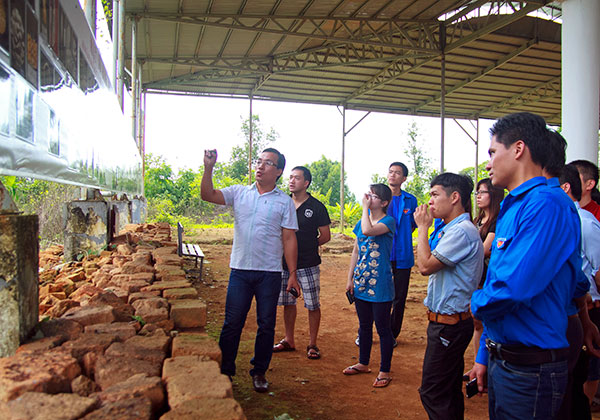 Đạ Tẻh: Triển lãm hình ảnh và hiện vật Khu Di chỉ khảo cổ Cát Tiên