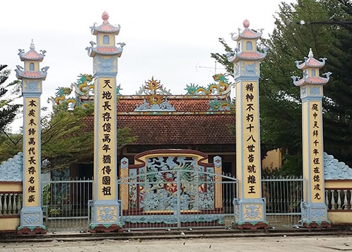 Đình làng Kon Hinh B'Lao hay Đền thờ Hùng Vương