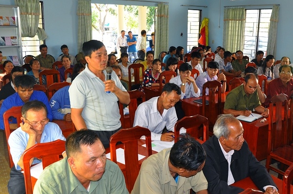 Cử tri xã Tam Bố (Di Linh) phát biểu kiến nghị
