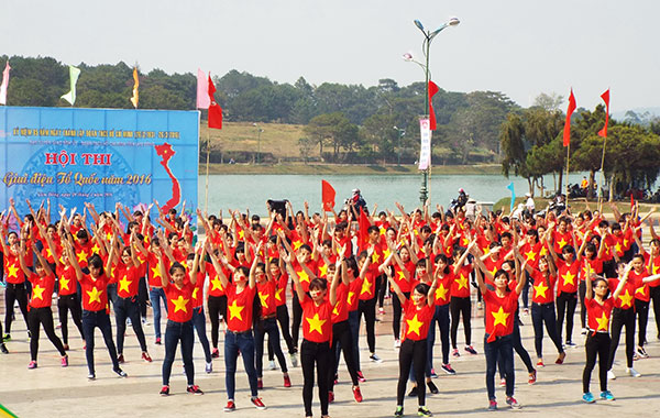 Hơn 600 sinh viên thi hát "Giai điệu Tổ quốc"
