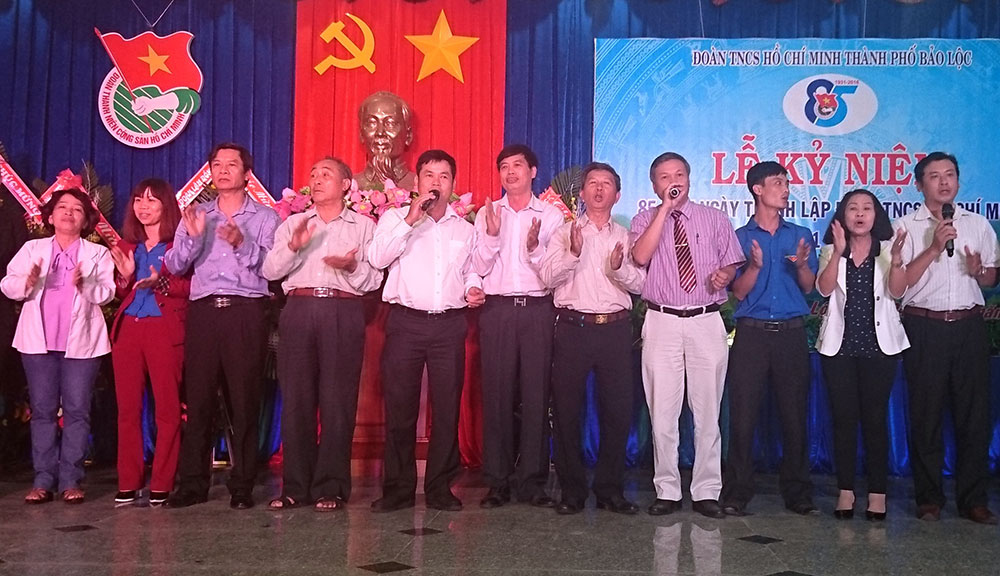Các thế hệ Đoàn Bảo Lộc cùng giao lưu văn nghệ tại lễ kỷ niệm