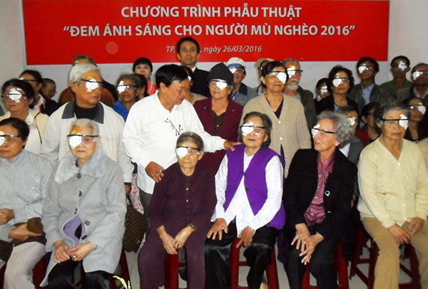 Đem lại ánh sáng cho 150 bệnh nhân nghèo