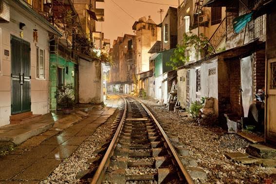 Triển lãm ảnh "Hà Nội 18h/6h và Huế 18h/6h" của Sebastien Laval tại Metropole Hà Nội và La Residence Huế
