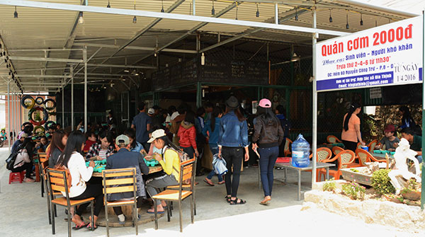 Thêm một quán cơm 2.000 đồng dành cho người nghèo