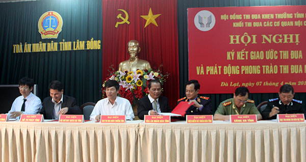 Các cơ quan Khối nội chính ký kết giao ước thi đua năm 2016