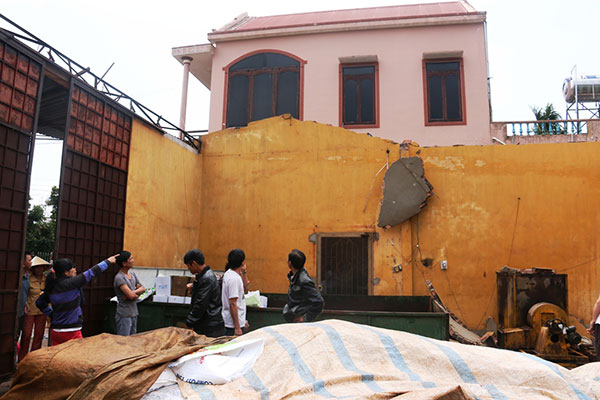 Di Linh lốc xoáy làm tốc mái nhiều nhà dân