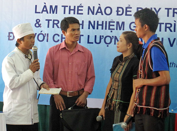 Diễn đàn đối thoại "Làm thế nào để duy trì tiếng nói người dân và trách nhiệm giải trình của nhân viên y tế đối với chất lượng dịch vụ y tế tại vùng khó khăn"