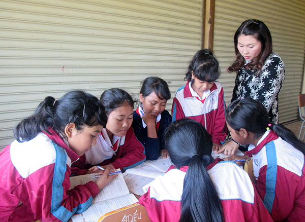 Khi cô giáo "gần" hơn mẹ hiền