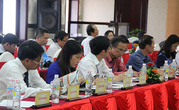 Các đại biểu về tham dự hội thảo