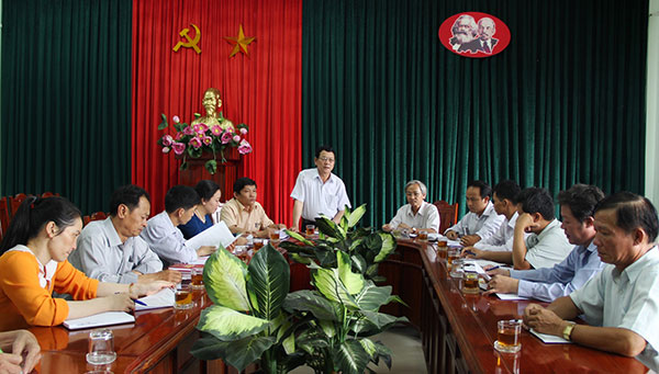 Ban Tuyên giáo Tỉnh ủy kiểm tra công tác tuyên truyền bầu cử và mua, đọc báo Đảng ở Cát Tiên và Đạ Tẻh