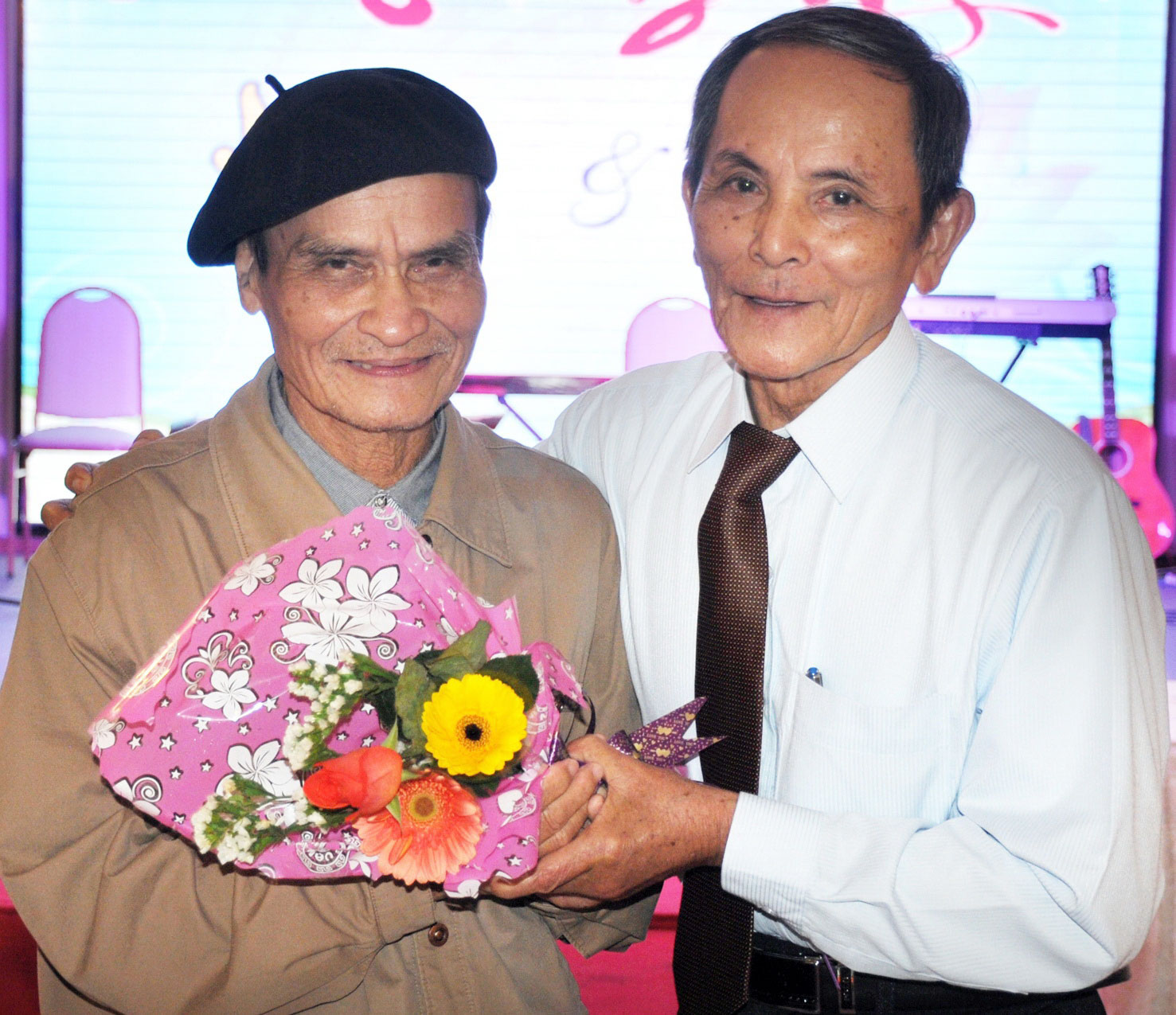Nơi phòng đợi - sự cô đọng trong thơ Thanh Quế