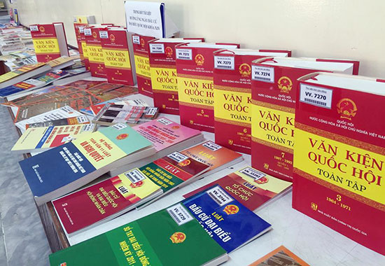 Thư viện Lâm Đồng: Trưng bày sách, tư liệu "Lịch sử Quốc hội Việt Nam"