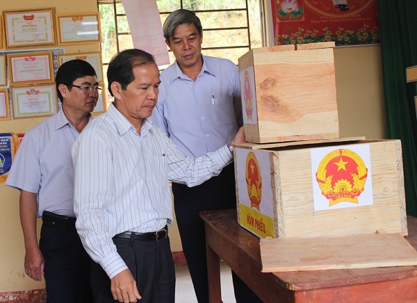 Bí thư Tỉnh ủy thị sát những khu vực bỏ phiếu tại các địa phương