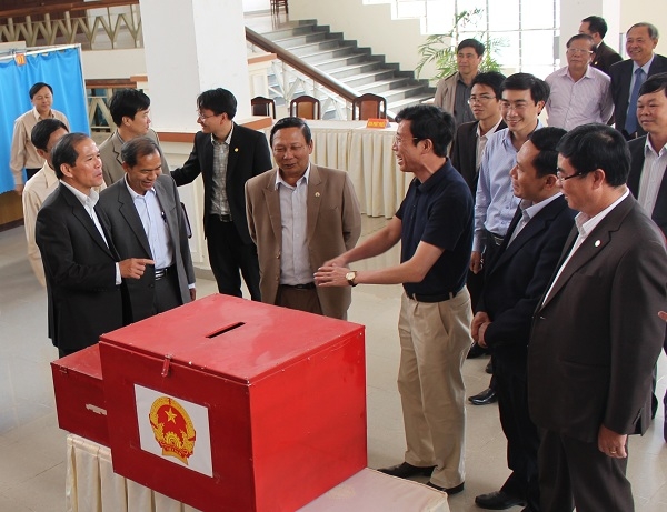 Bí thư Tỉnh ủy kiểm tra công tác bầu cử tại Trường Đại học Đà Lạt 