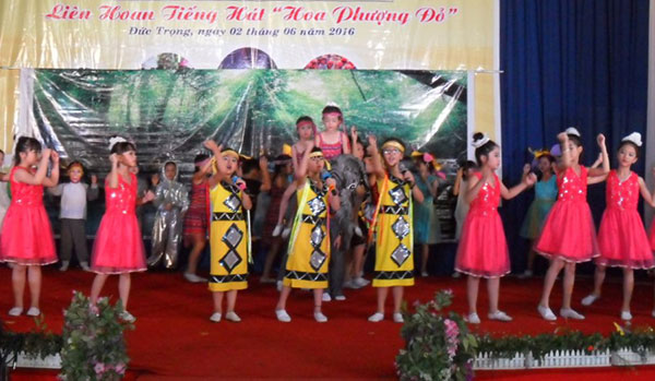 Liên hoan  "Tiếng hát Hoa phượng đỏ" năm 2016