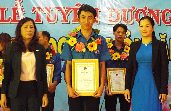 Tuyên dương Bí thư chi Đoàn giỏi