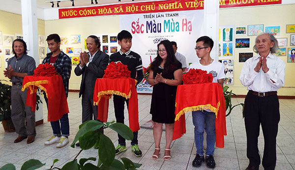 Triển lãm tranh thiếu nhi "Sắc màu mùa hạ"