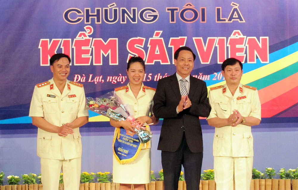 Tổ chức cuộc thi "Chúng tôi là Kiểm sát viên" năm 2016