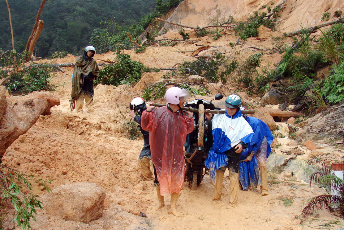 Phía sau những trang báo