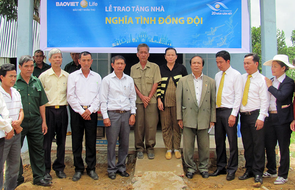 Trao nhà "Nghĩa tình đồng đội" cho CCB khó khăn