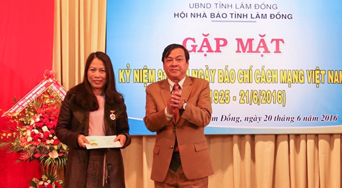 Trao Kỷ niệm chương vì sự nghiệp báo chí