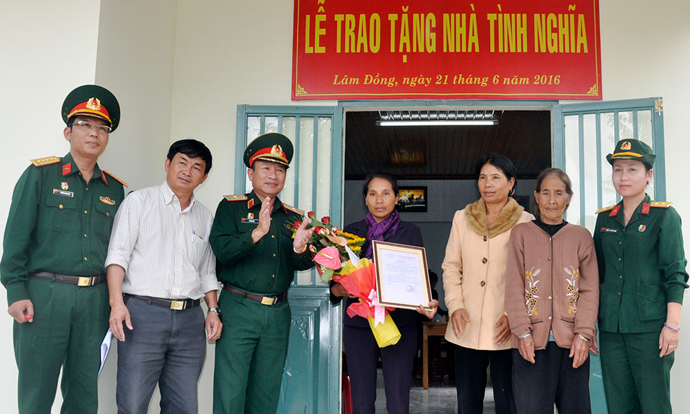 Học viện Lục quân trao tặng nhà tình nghĩa cho con liệt sỹ