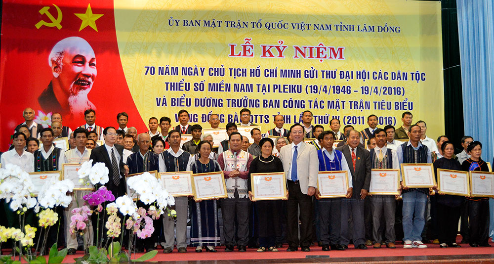 Người uy tín ở thôn K'Long