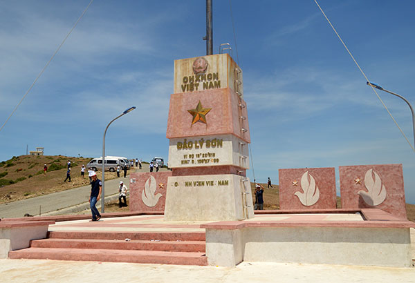 Bia Chủ quyền trên đảo
