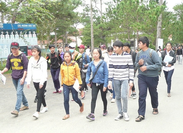 Thí sinh đánh giá đề thi ngữ văn không quá khó