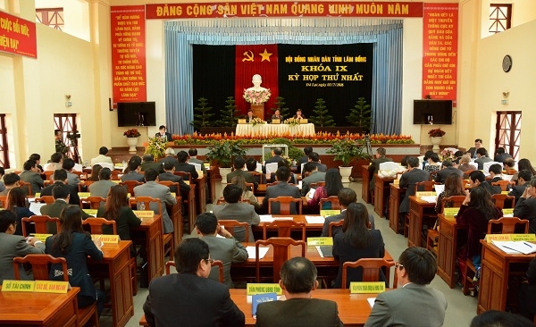 Toàn cảnh kỳ họp lần thứ nhất HĐND tỉnh khóa IX