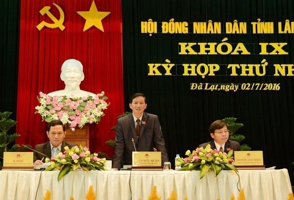 Chủ tọa kỳ họp lần thứ nhất khóa IX