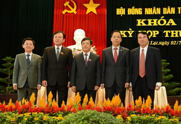 Chủ tịch và các Phó Chủ tịch UBND tỉnh nhiệm kỳ 2016 - 2021 ra mặt tại kỳ họp