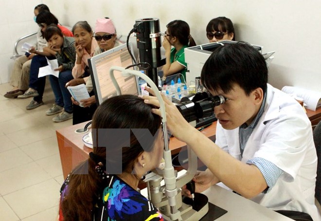 Bệnh đau mắt đỏ vào mùa lây lan: Phòng bệnh thế nào là đúng?