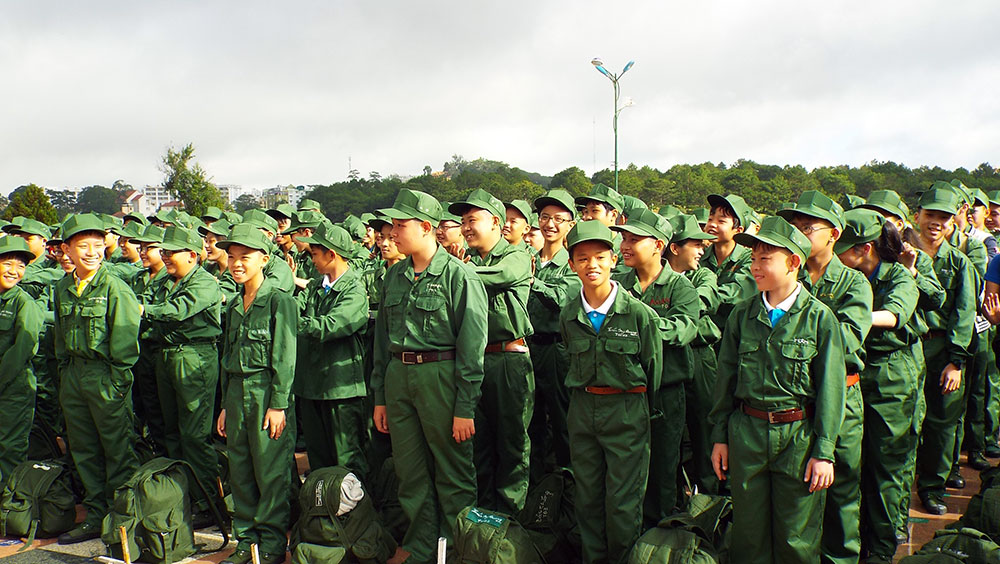 142 thiếu niên học làm chiến sĩ hải quân