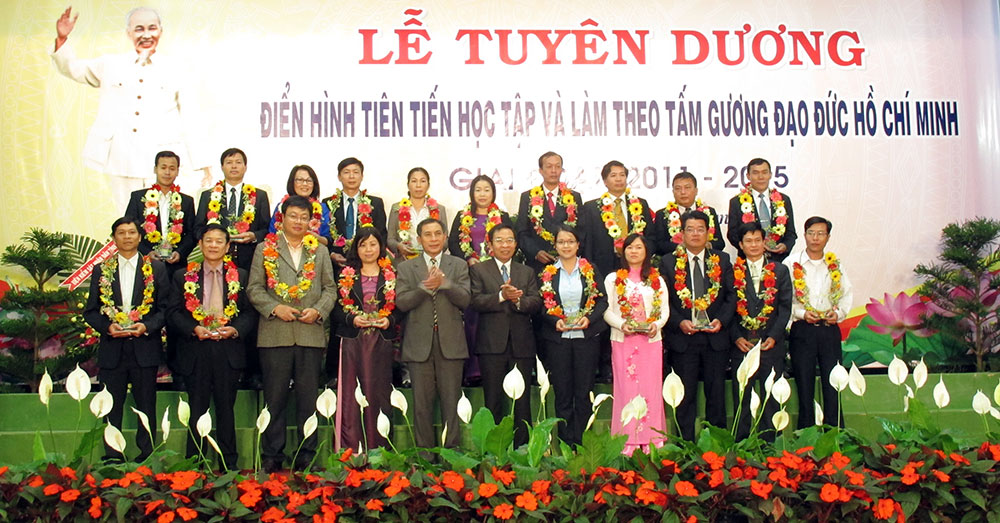 Nhận thức và làm theo tư tưởng, đạo đức, phong cách Hồ Chí Minh