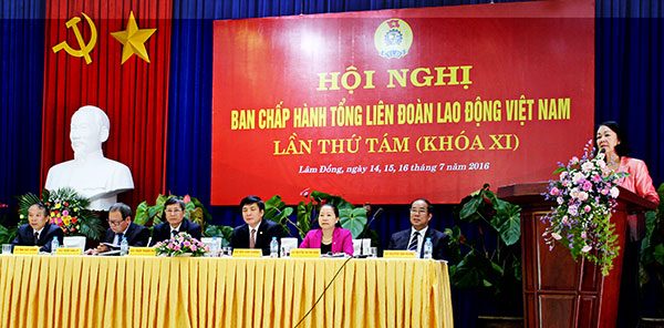 Tiếp tục đổi mới nội dung, phương thức hoạt động, tâp trung thực hiện tốt các chức năng của Công đoàn