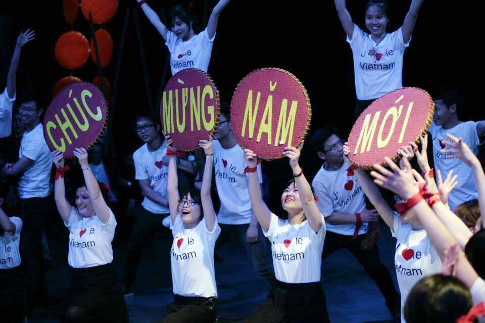 Hướng về quê nhà