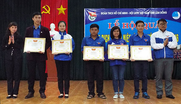 Chiến dịch tình nguyện hè: Khen thưởng 32 đoàn viên thanh niên xuất sắc