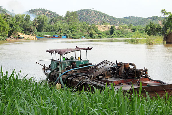 Đạ Tẻh xử phạt gần 200 triệu đồng vì vi phạm khai thác cát