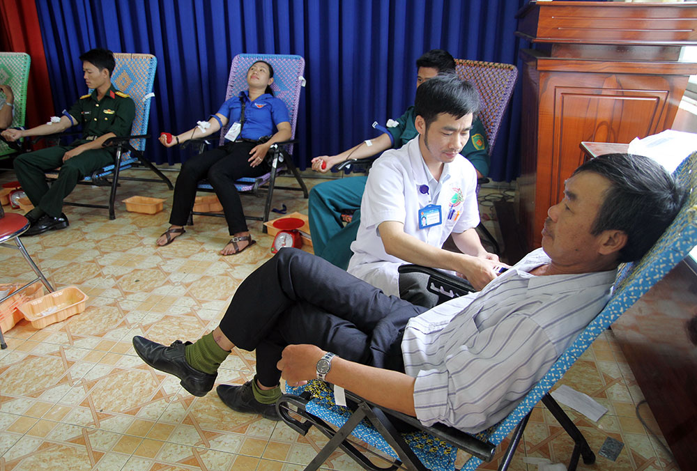 Chỉ biết cho đi