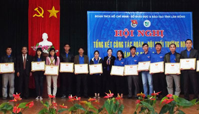Tặng bằng khen cho 58 trường học có phong trào Đoàn - Đội xuất sắc