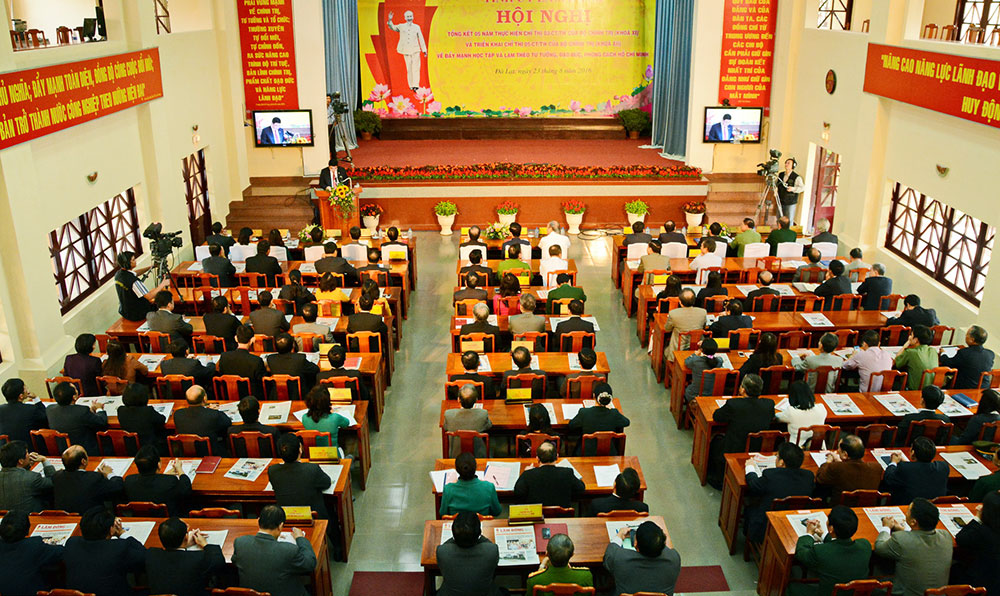 Toàn cảnh hội nghị