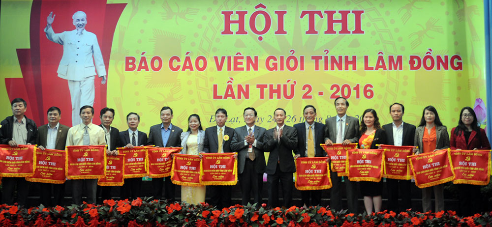 Xây dựng, củng cố đội ngũ báo cáo viên các cấp trong tỉnh