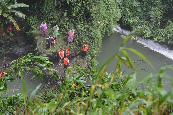 Đã tìm thấy thi thể nam sinh gặp nạn ở Thác ĐamB'ri