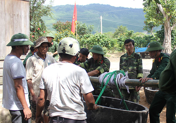 Phát triển kinh tế - xã hội gắn với đảm bảo quốc phòng  - an ninh