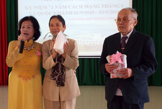 Giao lưu thơ nhạc "Nhớ mùa thu năm ấy"