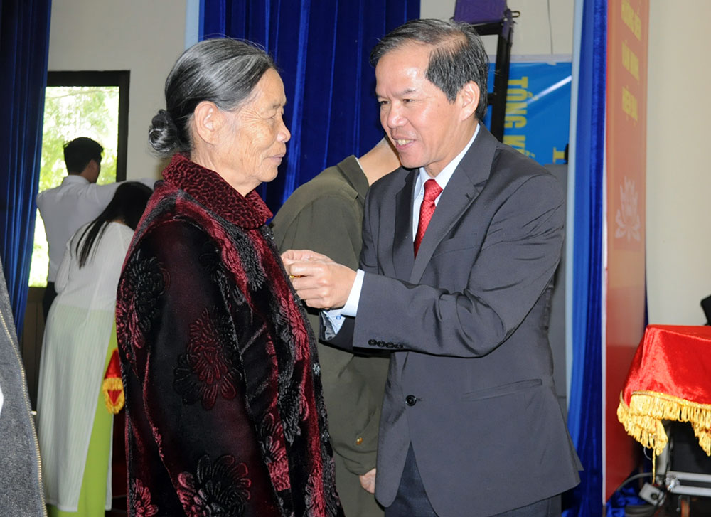 Đà Lạt: Trao huy hiệu Đảng cho các đảng viên
