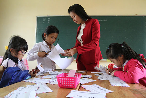 Cả trường đi… học nhờ