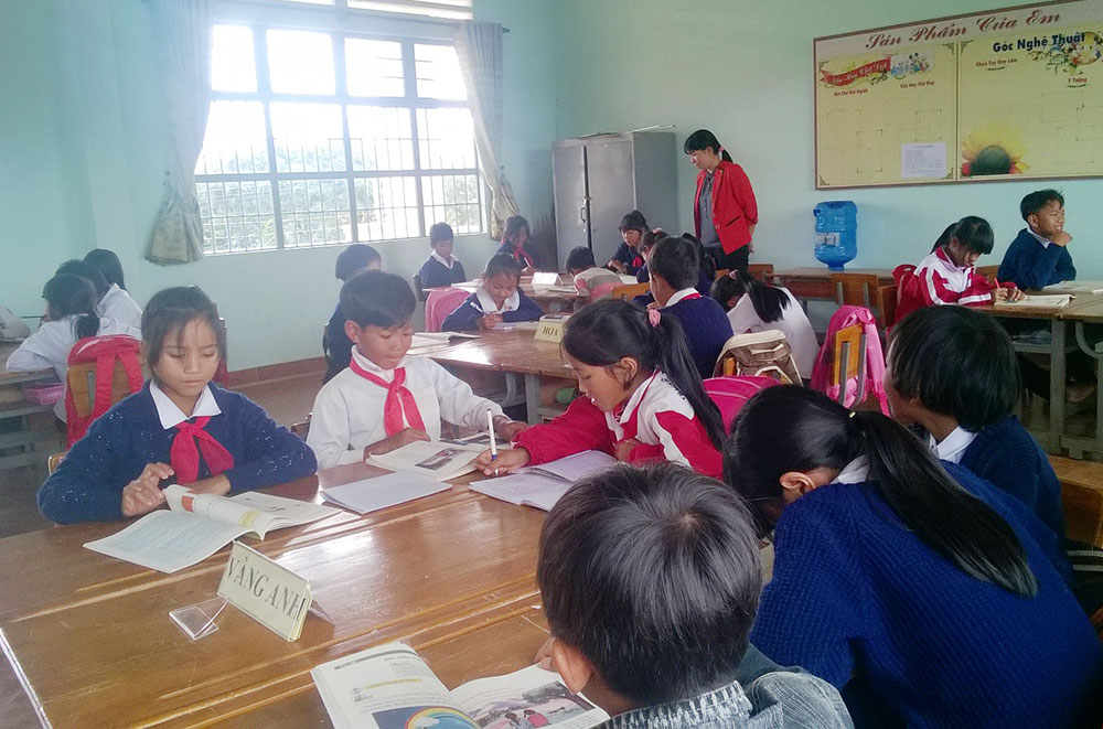Lạc Dương: Đường tới trường đã bớt gian nan