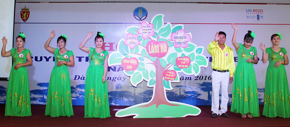 Nâng cao vốn tri thức cho phụ nữ qua hội thi